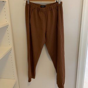 Aritzia crepe jogger pants